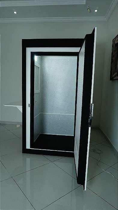 Cabine Audiometria II - 0,90 X 0,90 X 1,50 Medida Externa: (C X L X A)