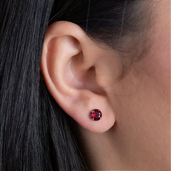 Brinco com Tarraxa Ponto de Luz Zircônia Vermelho 6mm em Ouro 18k