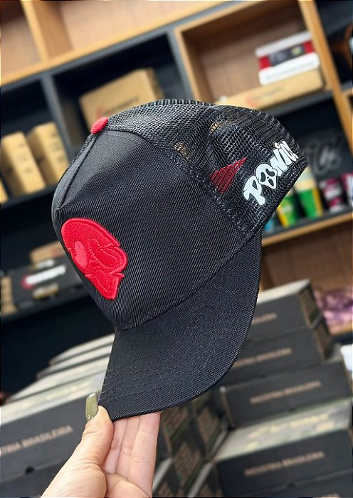 BONÉ PANIC PRETO COM VERMELHO / CARINHA
