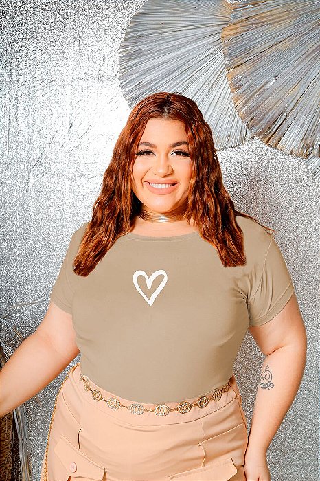 T-SHIRT PLUS SIZE CORAÇÃO DTF BEGE XG