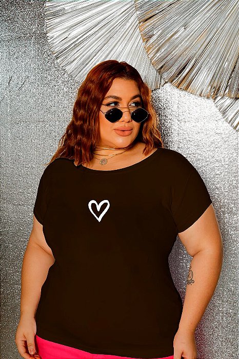 T-SHIRT PLUS SIZE CORAÇÃO DTF CHOCOLATE XG