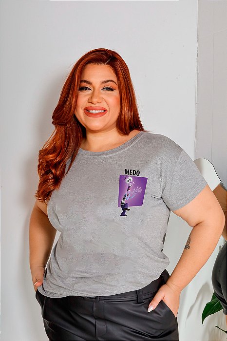 T-SHIRT PLUS SIZE MEDO DIVERTIDAMENTE DTF CINZA XG
