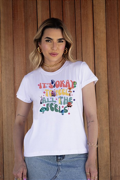 T-SHIRT IT'S OKAY DIVERTIDAMENTE DTF BRANCO