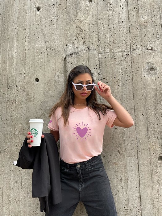 T-SHIRT CORAÇÕES DTF ROSA BEBÊ