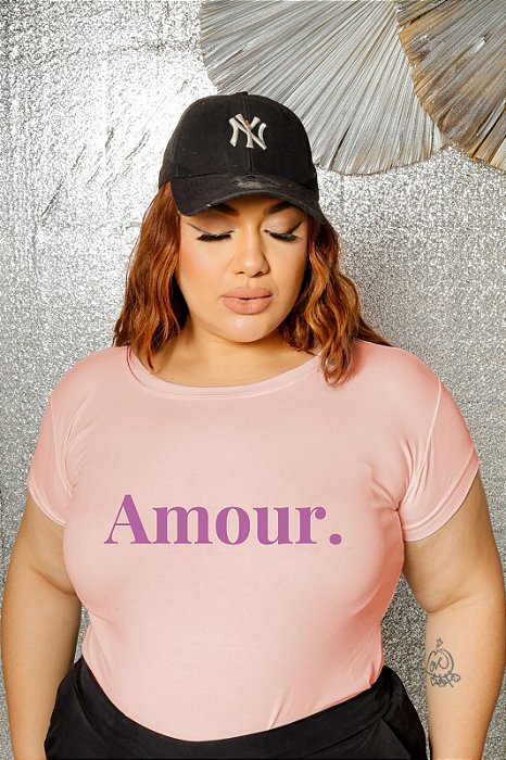 T-SHIRT PLUS SIZE AMOUR. DTF ROSA BEBÊ XG