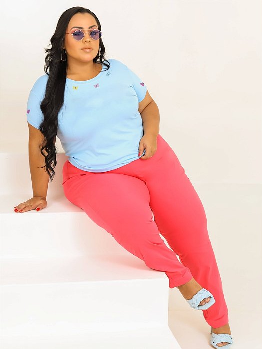 T-SHIRT PLUS SIZE BORBOLETAS COLORIDAS DTF AZUL BEBÊ XG
