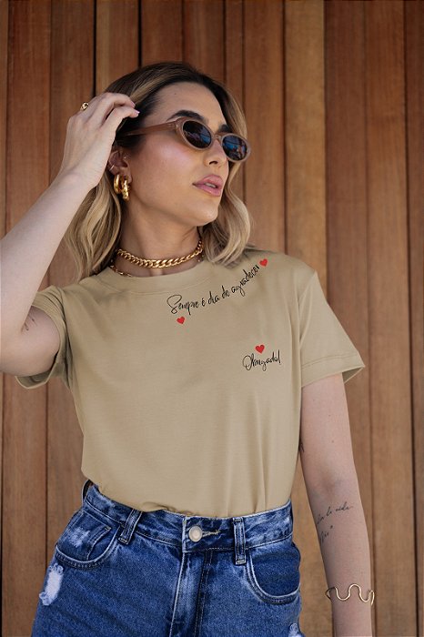 T-SHIRT SEMPRE É DIA DTF BEGE