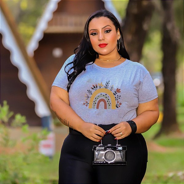 T-SHIRT PLUS SIZE ARCO-IRIS BOHO DTF CINZA XG