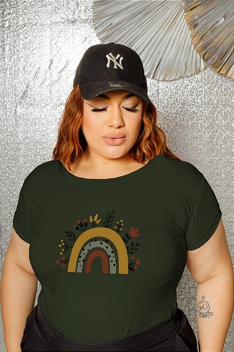 T-SHIRT PLUS SIZE ARCO-IRIS BOHO DTF VERDE MILITAR XG