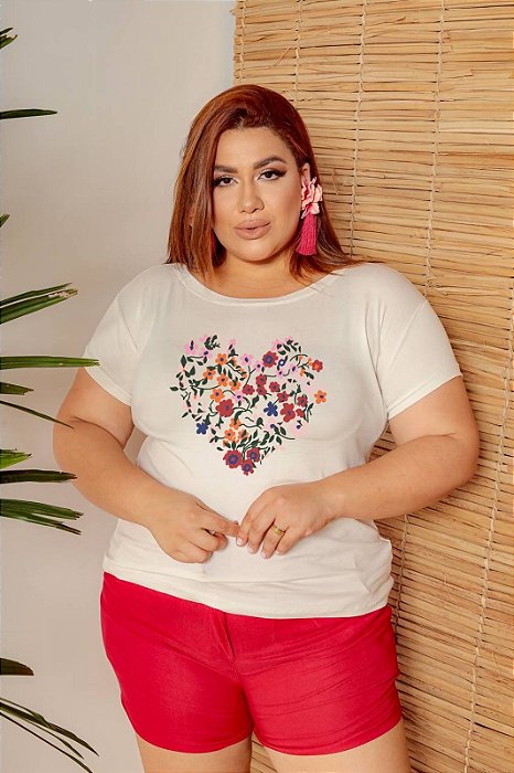 T-SHIRT PLUS SIZE FLORES CORAÇÃO DTF OFF WHITE XG