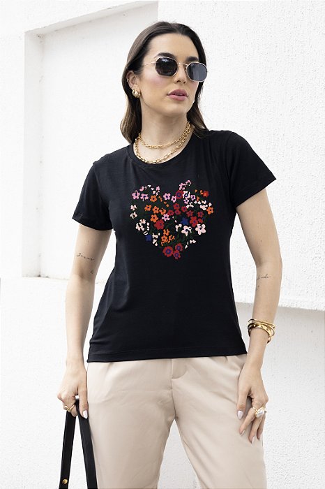 T-SHIRT FLORES CORAÇÃO DTF