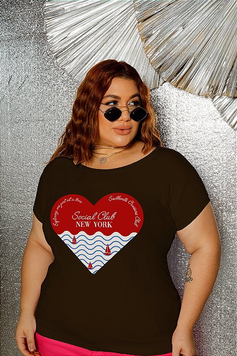T-SHIRT PLUS SIZE ONDAS CORAÇÃO NEW YORK DTF CHOCOLATE XG