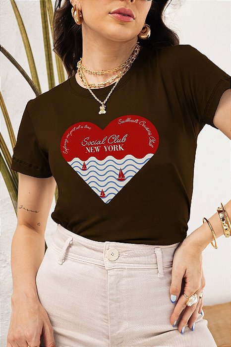 T-SHIRT ONDAS CORAÇÃO NEW YORK DTF CHOCOLATE