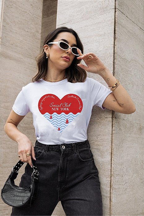 T-SHIRT ONDAS CORAÇÃO NEW YORK DTF BRANCO