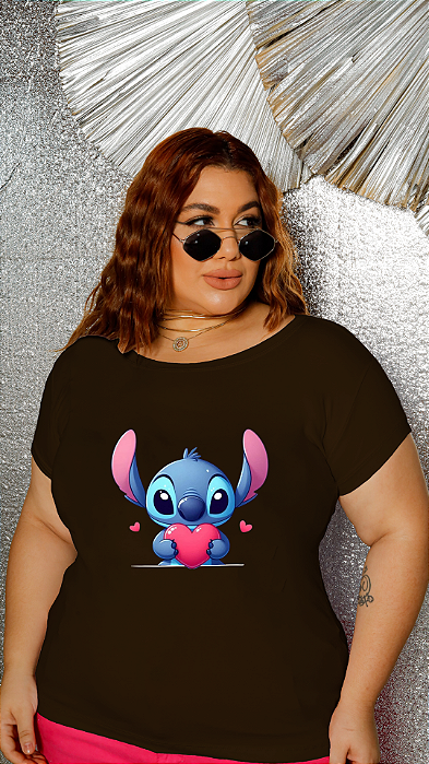 T-SHIRT PLUS SIZE STITCH CORAÇÃO DTF CHOCOLATE XG