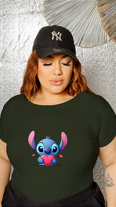 T-SHIRT PLUS SIZE STITCH CORAÇÃO DTF VERDE MILITAR XG