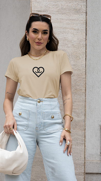 T-SHIRT CORAÇÃO CHANEL DTF BEGE