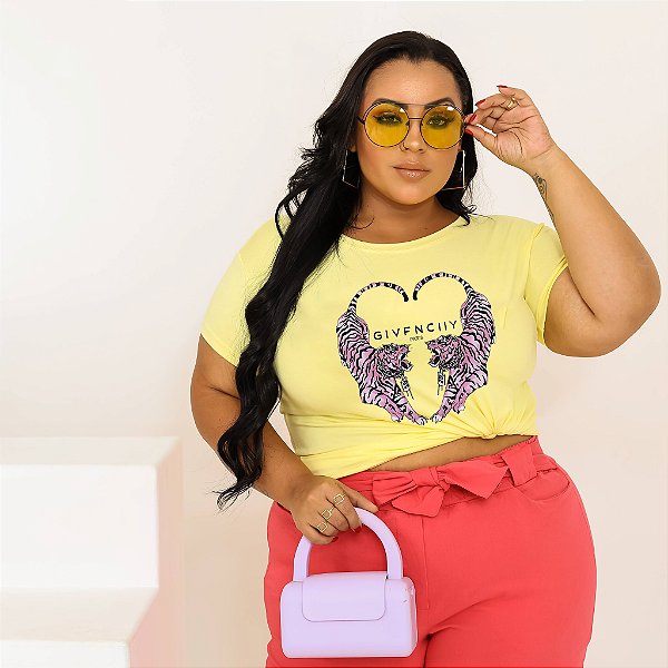 T-SHIRT PLUS SIZE TIGRES CORAÇÃO DTF AMARELO BEBÊ XG