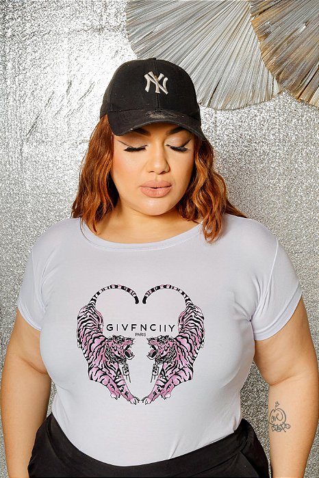 T-SHIRT PLUS SIZE TIGRES CORAÇÃO DTF BRANCO XG