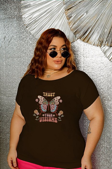 T-SHIRT PLUS SIZE TRUST VISION BORBOLETA DTF CHOCOLATE XG