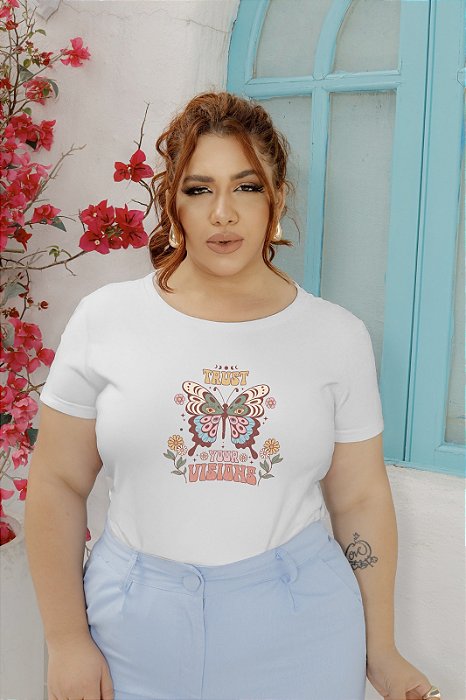 T-SHIRT PLUS SIZE TRUST VISION BORBOLETA DTF BRANCO XG
