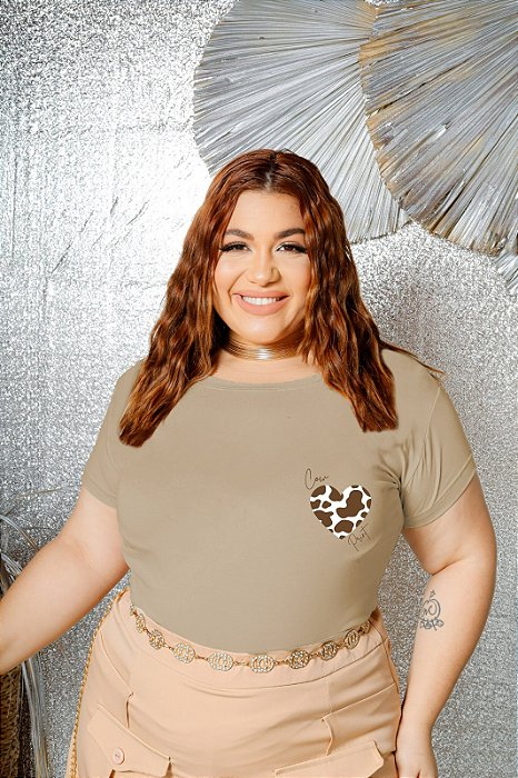 T-SHIRT PLUS SIZE COW PRINT CORAÇÃO DTF BEGE XG
