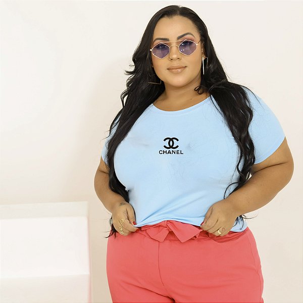 T-SHIRT PLUS SIZE CHANEL DTF AZUL BEBÊ XG