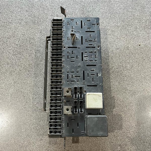 CAIXA FUSÍVEL VOLKSWAGEN SANTANA 1.8 1994 CODIGO VOLKSWAGEN 3079418221