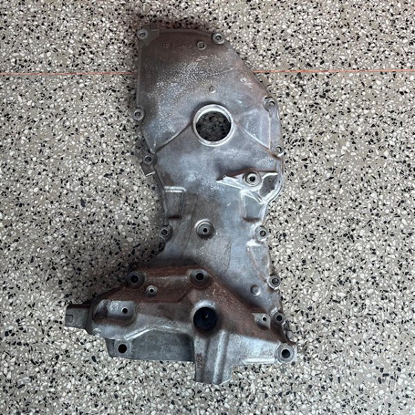 TAMPA FRONTAL MOTOR NISSAN MARCH VERSA 1.6 16V 2016