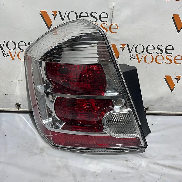 LANTERNA TRASEIRA ESQUERDA NISSAN SENTRA 2006/2012 ORIGINAL ( POSSUI AVARIAS )