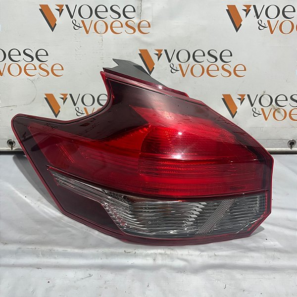 LANTERNA TRASEIRA ESQUERDA NISSAN KICKS 2018 ORIGINAL CODIGO NISSAN 265555RA0A ( POSSUI AVARIAS )
