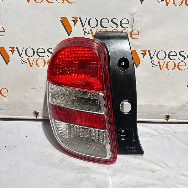 LANTERNA TRASEIRA ESQUERDA NISSAN MARCH 2014 ORIGINAL CODIGO NISSAN 265551HL04