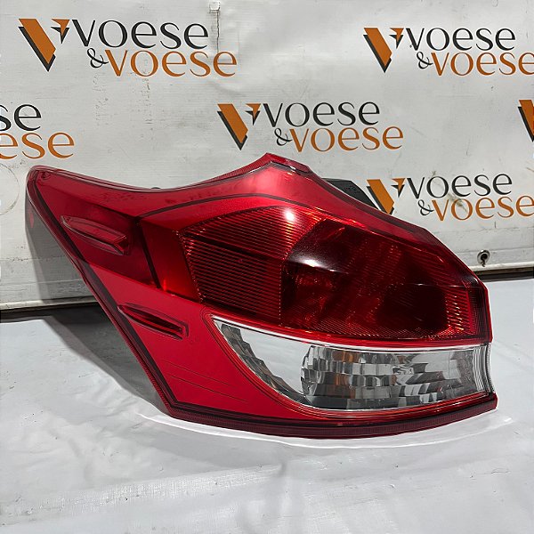 LANTERNA TRASEIRA ESQUERDA TOYOTA YARIS XS HATCH 2021 ORIGINAL CODIGO TOYOTA 815610DA00