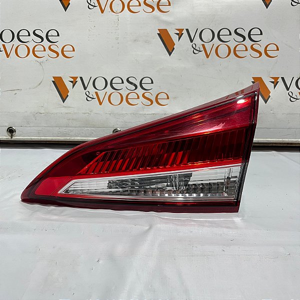 LANTERNA TAMPA TRASEIRA DIREITA TOYOTA YARIS XS HATCH 2021 ORIGINAL CODIGO TOYOTA 815810D461