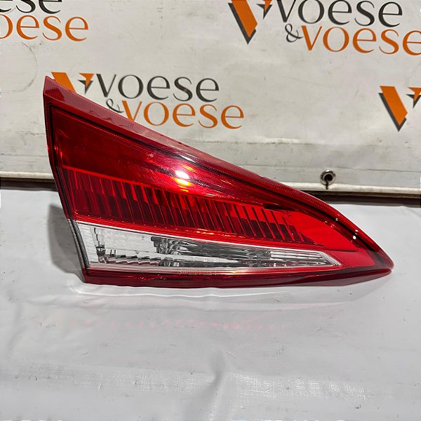 LANTERNA TAMPA TRASEIRA ESQUERDA TOYOTA YARIS XS HATCH 2021 ORIGINAL CODIGO TOYOTA 815910D461 ( POSSUI AVARIAS )