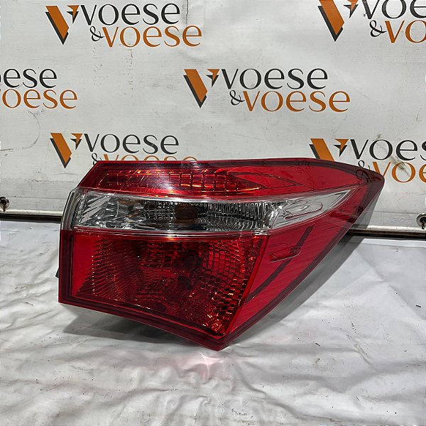 LANTERNA TRASEIRA DIREITA TOYOTA COROLLA GLI 2016 CODIGO TOYOTA 8155102810 ( POSSUI DETALHES )