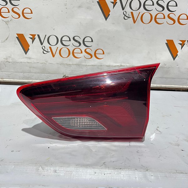 LANTERNA TAMPA TRASEIRA DIREITA CHEVROLET ONIX PLUS LT 2021 ORIGINAL CODIGO GM 26344872 ( POSSUI AVARIAS )
