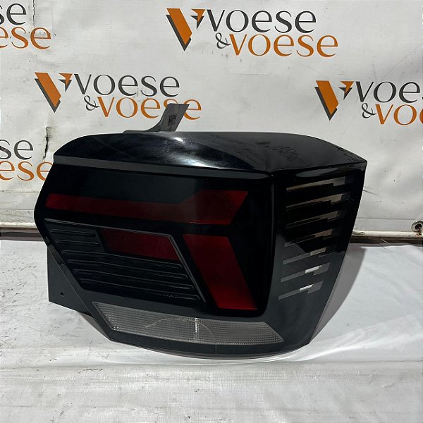 LANTERNA TRASEIRA DIREITA VOLKSWAGEN POLO TRACK 2025 ORIGINAL CODIGO VOLKSWAGEN 6EA945096C ( POSSUI AVARIAS )