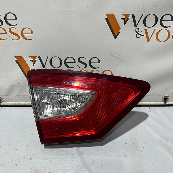 LANTERNA TAMPA TRASEIRA ESQUERDA FORD FUSION 2014 ORIGINAL FORD DS7313A412AC (POSSUI AVARIAS)