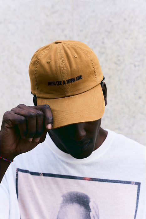 BONÉ ANTES QUE A TERRA ACABE