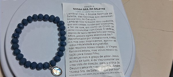 Pulseira de contas de vidro azul com Medalha Nsra Salette chorando e oração