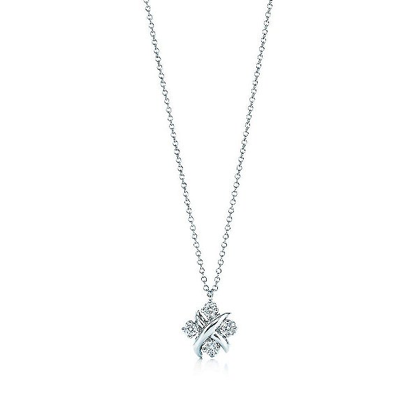 Colar com pingente de flor e pedras de diamante