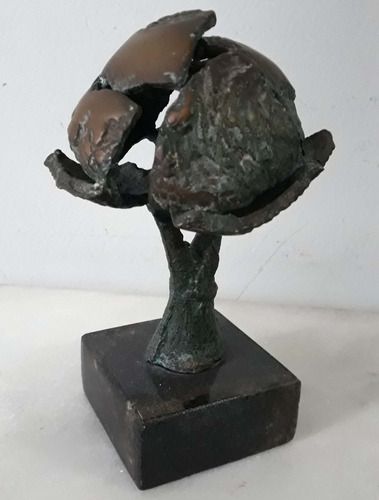 Cássio Lázaro Escultura Em Bronze , Assinada , 14x12x8cm (fora a base)