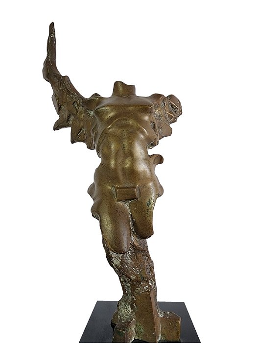 José Guerra -Escultura em  Bronze , 48cm. (fora a base)