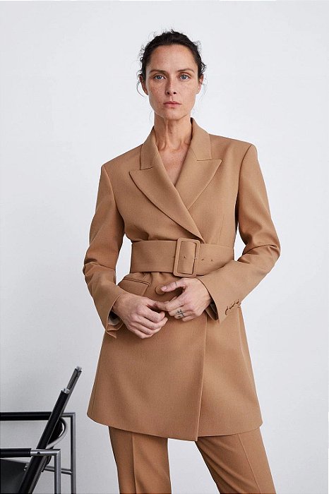 Blazer Alongado Zara Bege com Cinto