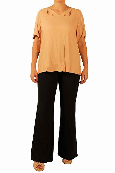 Blusa Mixed Bege com Detalhe no Colo
