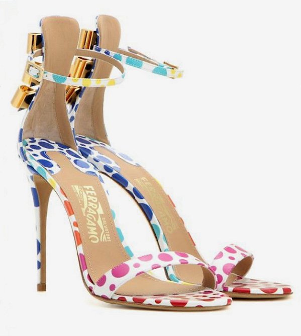 Sandália Salvatore Ferragamo Modelo Angie Branca Bolas Ferragem
