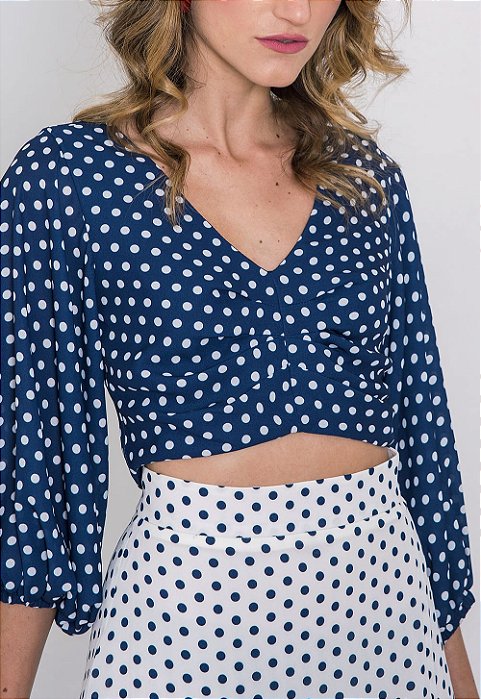 Blusa Iorane Modelo Cropped Estampa Marinho com Poás Branco