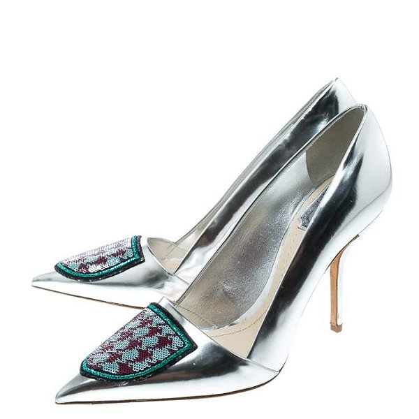 Scarpin Dior Prata com Escudo