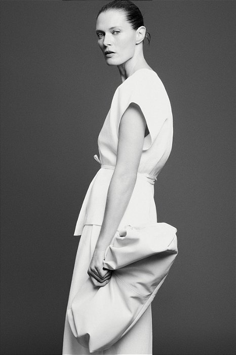 Colete Zara Branco Modelo Cruzado de Linho